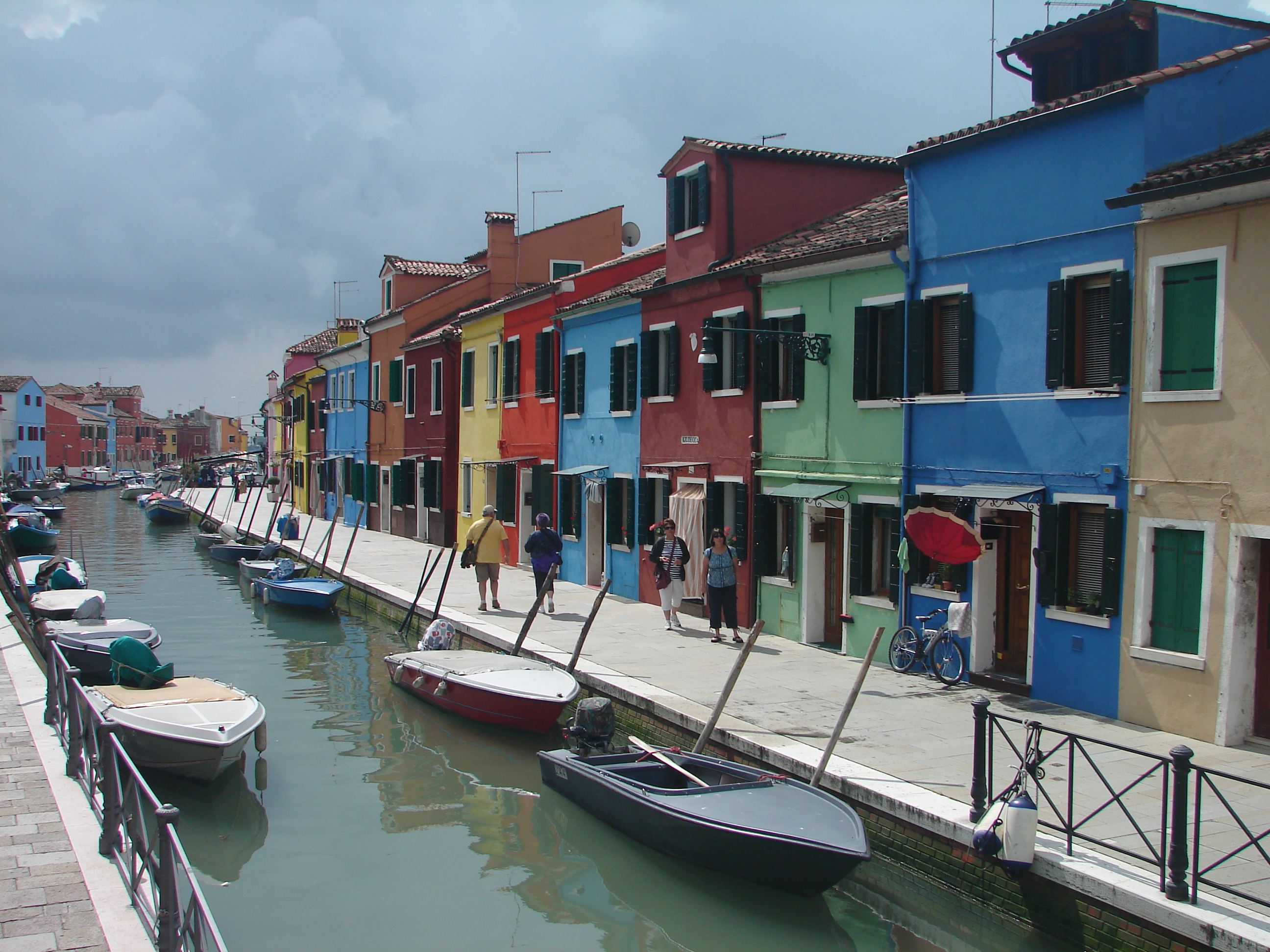 cruises_etc_burano_italy_colorful_houses